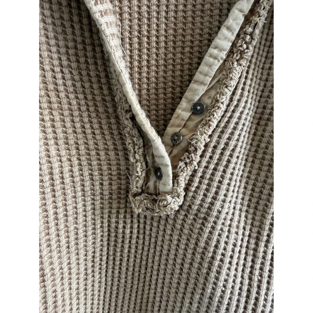 Free People‎ FP One Tan Waffle Knit Henley Top Long Sleeve Raw Edge Cotton m